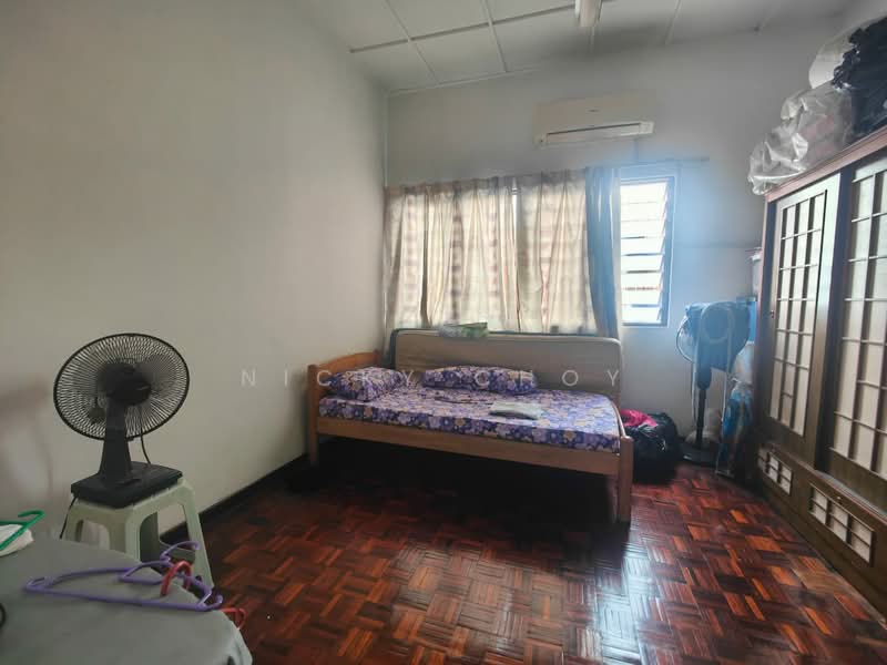 Rumah Teres 2 Tingkat untuk Dijual di SS 23, Taman Sea (Petaling Jaya) - Angie Chai - Bedroom - PropertyGuru.com.my