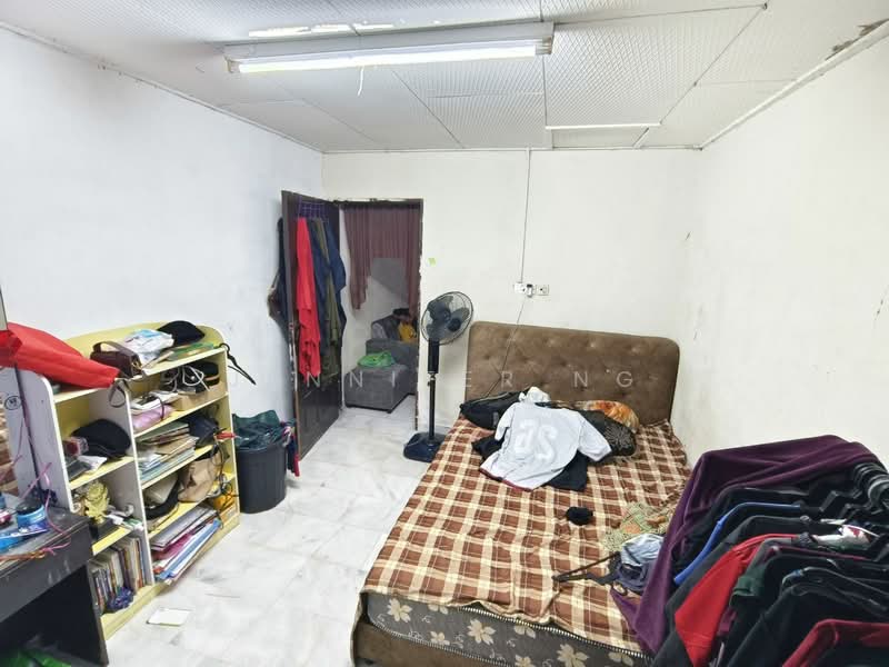 Rumah Teres 1 Tingkat untuk Dijual di Taman Dahlia (Tampoi) - Jennifer Ng - Bedroom - PropertyGuru.com.my