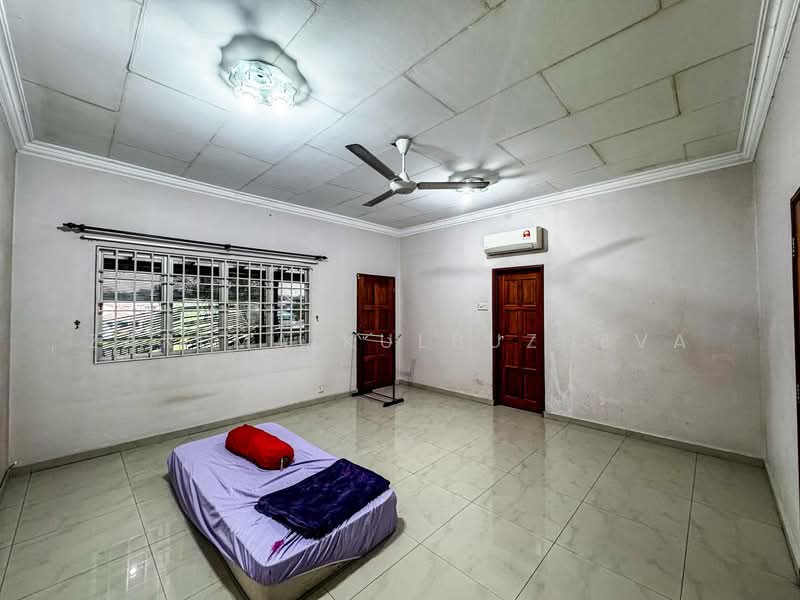 2-storey Terraced House for Sale in Teluk Pulai (Klang) - Zarema Kulbuzheva - Bedroom - PropertyGuru.com.my