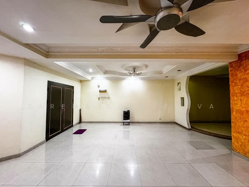 2-storey Terraced House for Sale in Teluk Pulai (Klang) - Zarema Kulbuzheva - Living Room - PropertyGuru.com.my