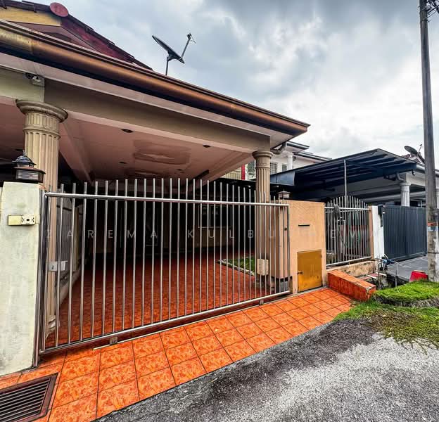 2-storey Terraced House for Sale in Teluk Pulai (Klang) - Zarema Kulbuzheva - Exterior - PropertyGuru.com.my