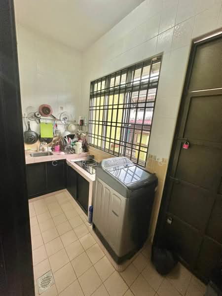 2-storey Terraced House for Sale in Taman Daya (Johor Bahru) - Corine YG - Kitchen - PropertyGuru.com.my
