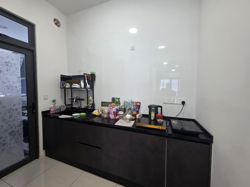 Kondominium untuk Dijual di Queens Residences Q2 @ Queens Waterfront - Siang . - Kitchen - PropertyGuru.com.my