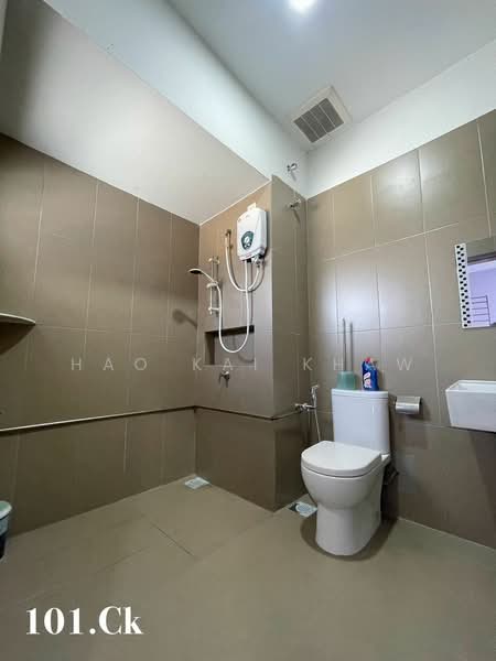 Rumah Teres untuk Dijual di Bandar Mahkota Banting (Tanjong Duabelas) - Hao Kai Khaw - Bathroom - PropertyGuru.com.my