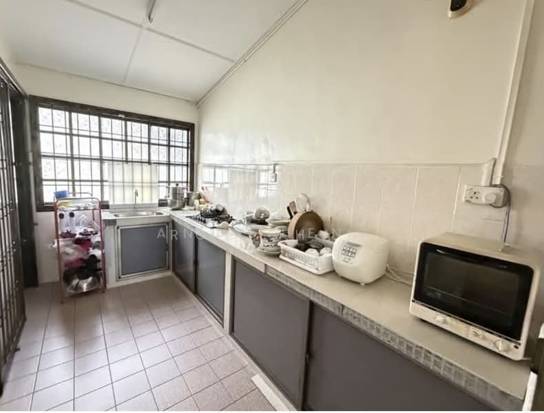 1.5-storey Terraced House for Sale in Taman Pelangi Indah (Ulu Tiram) - Roy Chan - Kitchen - PropertyGuru.com.my