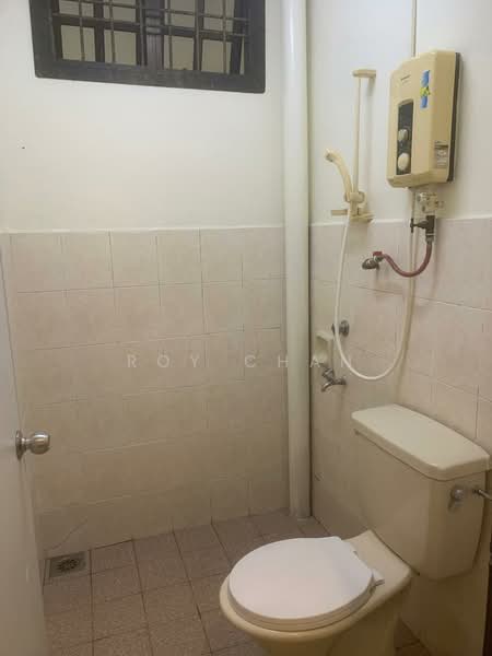 1.5-storey Terraced House for Sale in Taman Pelangi Indah (Ulu Tiram) - Roy Chan - Bathroom - PropertyGuru.com.my