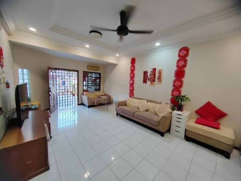 Rumah Teres 2 Tingkat untuk Dijual di Taman Daya (Johor Bahru) - Ong Lih Shyan - Living Room - PropertyGuru.com.my