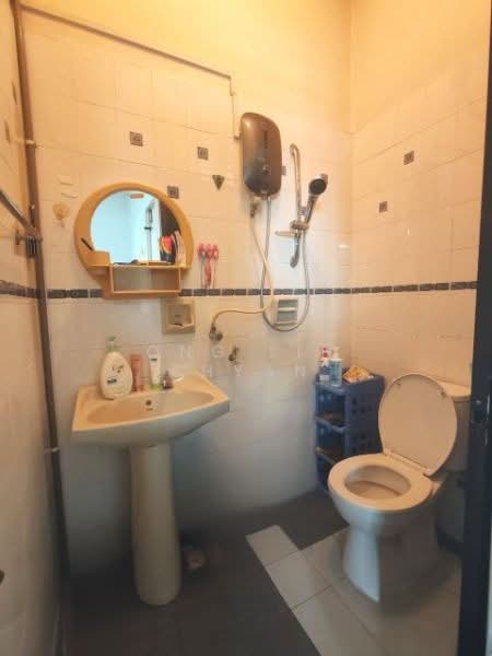 Rumah Teres 2 Tingkat untuk Dijual di Taman Daya (Johor Bahru) - Ong Lih Shyan - Bathroom - PropertyGuru.com.my