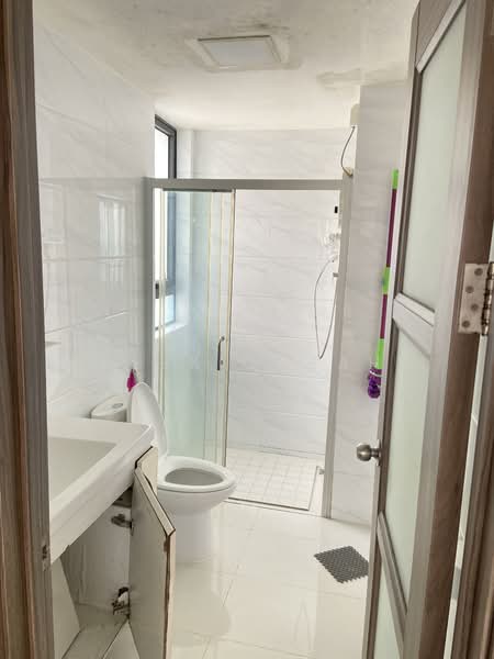 Apartment for Rent at Starview Bay @ Forest City - Alex Cheah - Bathroom - PropertyGuru.com.my