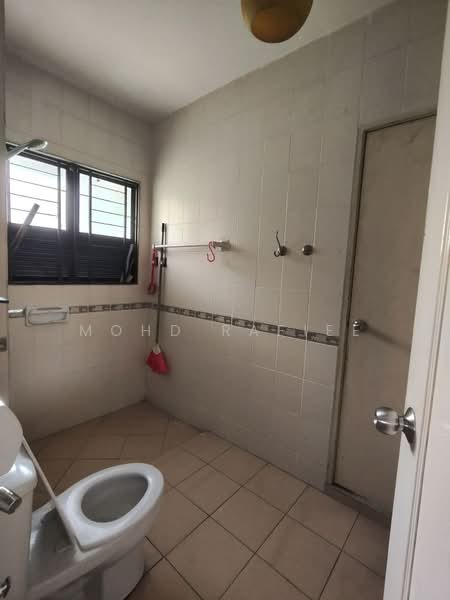 Semi-Detached House for Sale in Bandar Baru Bangi (Selangor) - Mohd Rafiee - Bathroom - PropertyGuru.com.my