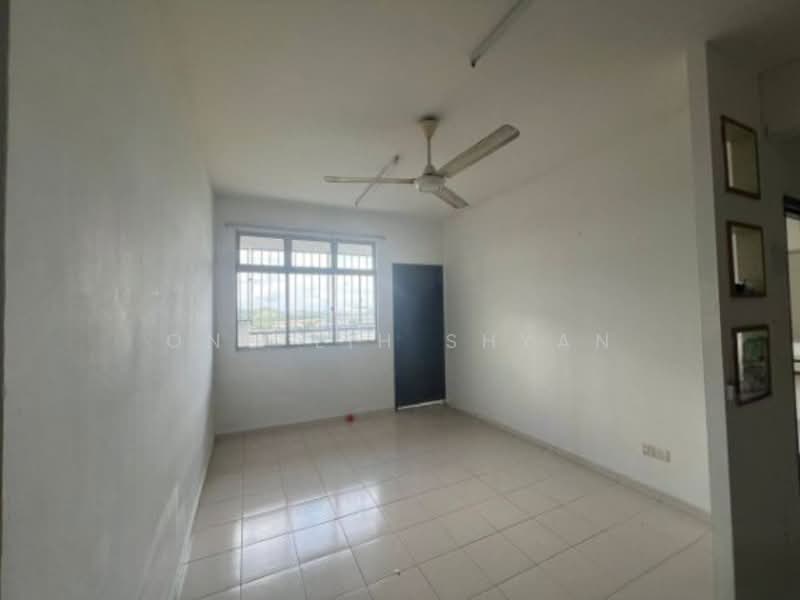 Pangsapuri untuk Dijual di Villa Krystal @ Bandar Selesa Jaya - Ong Lih Shyan - Living Room - PropertyGuru.com.my