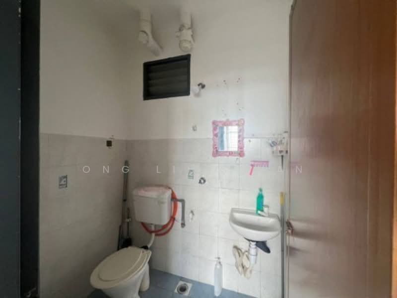 Pangsapuri untuk Dijual di Villa Krystal @ Bandar Selesa Jaya - Ong Lih Shyan - Bathroom - PropertyGuru.com.my