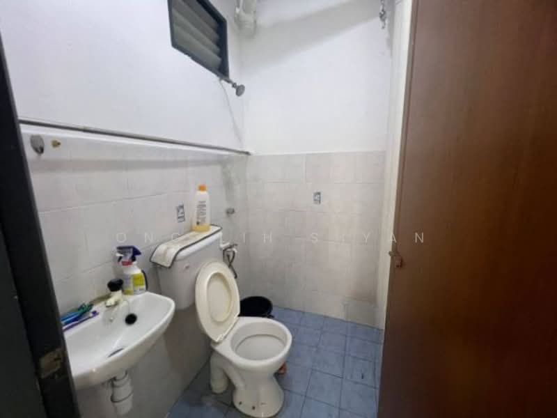 Pangsapuri untuk Dijual di Villa Krystal @ Bandar Selesa Jaya - Ong Lih Shyan - Bathroom - PropertyGuru.com.my