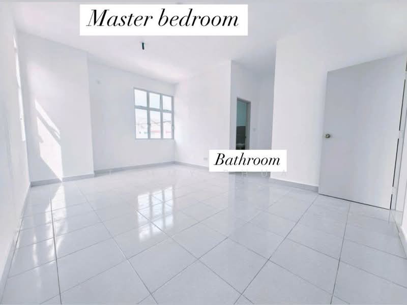 Rumah Teres 2 Tingkat untuk Disewa di Taman Bestari Perdana (Pasir Gudang) - Tommy Phua - Master Bedroom - PropertyGuru.com.my
