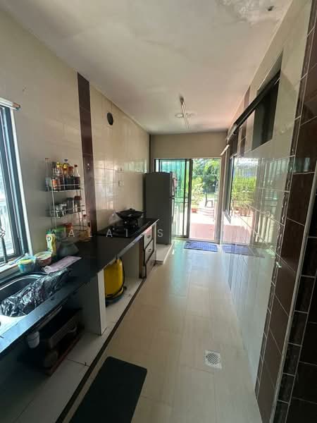 Semi-Detached House for Sale in Taman Mount Austin (Tebrau) - Kalai Selvan - Kitchen - PropertyGuru.com.my
