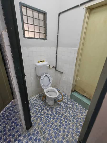 Rumah Teres 2 Tingkat untuk Dijual di Sungai Besi Indah (Seri Kembangan) - Bryan Cho - Bathroom - PropertyGuru.com.my