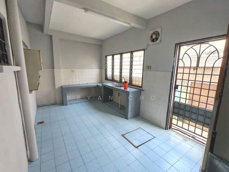Rumah Teres 2 Tingkat untuk Dijual di Sungai Besi Indah (Seri Kembangan) - Bryan Cho - Kitchen - PropertyGuru.com.my