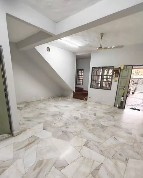 Rumah Teres 2 Tingkat untuk Dijual di Sungai Besi Indah (Seri Kembangan) - Bryan Cho - Living Room - PropertyGuru.com.my