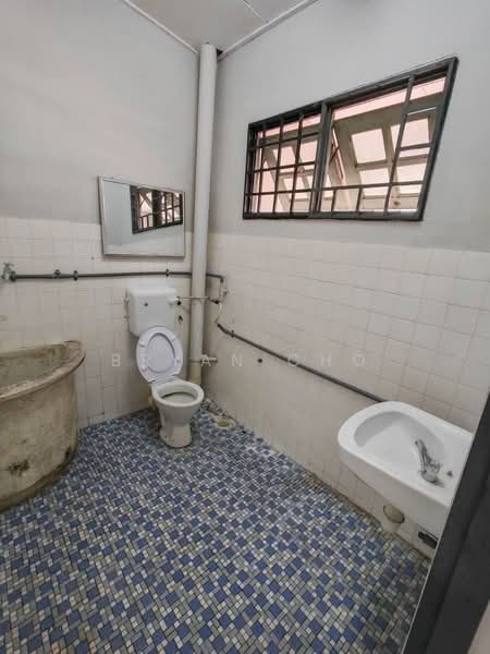 Rumah Teres 2 Tingkat untuk Dijual di Sungai Besi Indah (Seri Kembangan) - Bryan Cho - Bathroom - PropertyGuru.com.my