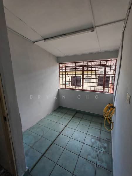 Rumah Teres 2 Tingkat untuk Dijual di Sungai Besi Indah (Seri Kembangan) - Bryan Cho - Balcony - PropertyGuru.com.my