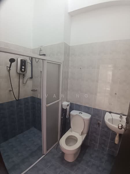 Bungalow for Sale in Taman Aman Perdana (Kapar) - Ivan Ng - Bathroom - PropertyGuru.com.my