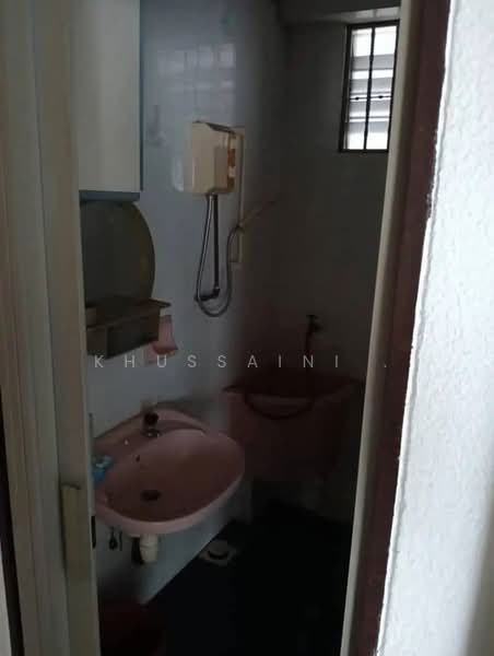 Apartment for Rent at Desa Rahmat (Graceland Villa) - Khussaini . - Bathroom - PropertyGuru.com.my