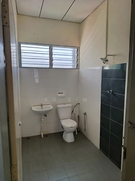 Rumah Teres untuk Dijual di Island Glades (Jelutong) - Su Sim - Bathroom - PropertyGuru.com.my