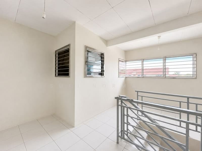 2.5-storey Terraced House for Sale in Taman Scientex Pasir Gudang (Pasir Gudang) - Sufi Norman - Corridor - PropertyGuru.com.my