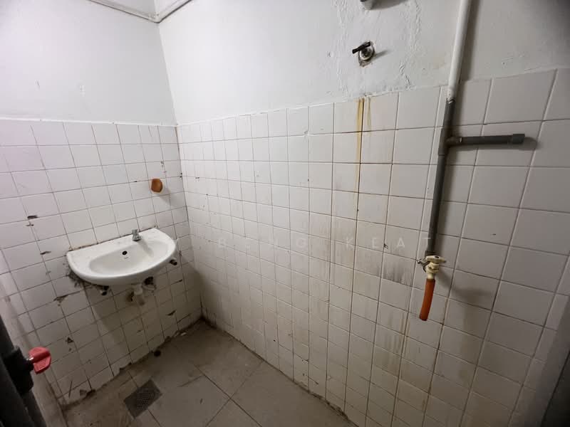 Shop / Office for Rent in Taman Muda (Ampang) - Tey Beng Keat - Bathroom - PropertyGuru.com.my