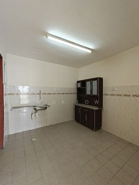 Pangsapuri untuk Disewa di Desa Skudai Apartment - Nick Low - Kitchen - PropertyGuru.com.my
