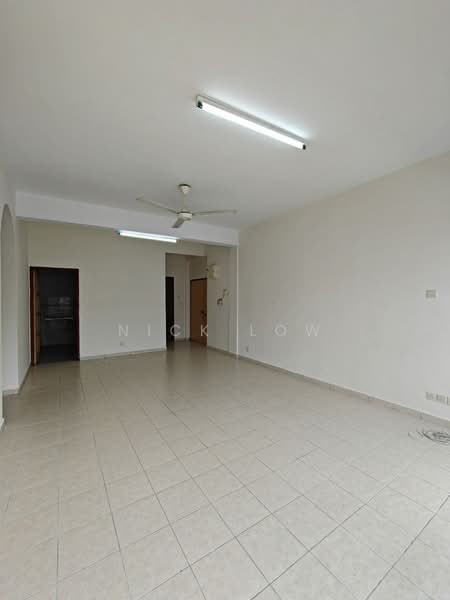 Pangsapuri untuk Disewa di Desa Skudai Apartment - Nick Low - Living Room - PropertyGuru.com.my