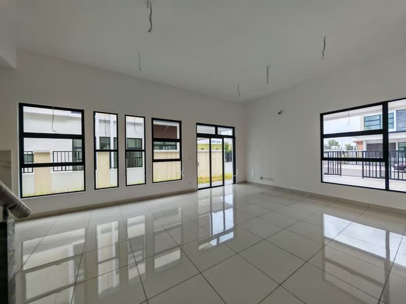 Cluster House for Sale in Taman Impian Emas (Skudai) - Kok Hui - Living Room - PropertyGuru.com.my