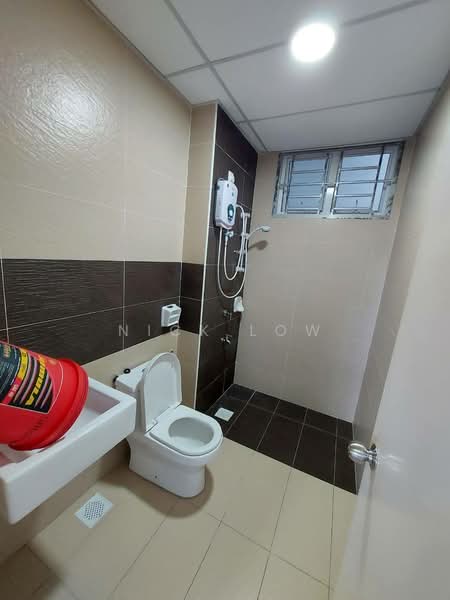 Pangsapuri untuk Disewa di Perling Heights Apartments - Nick Low - Bathroom - PropertyGuru.com.my
