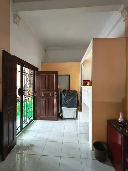 2-storey Terraced House for Sale in Taman Pelangi Indah (Ulu Tiram) - Betty Ng - Entrance - PropertyGuru.com.my