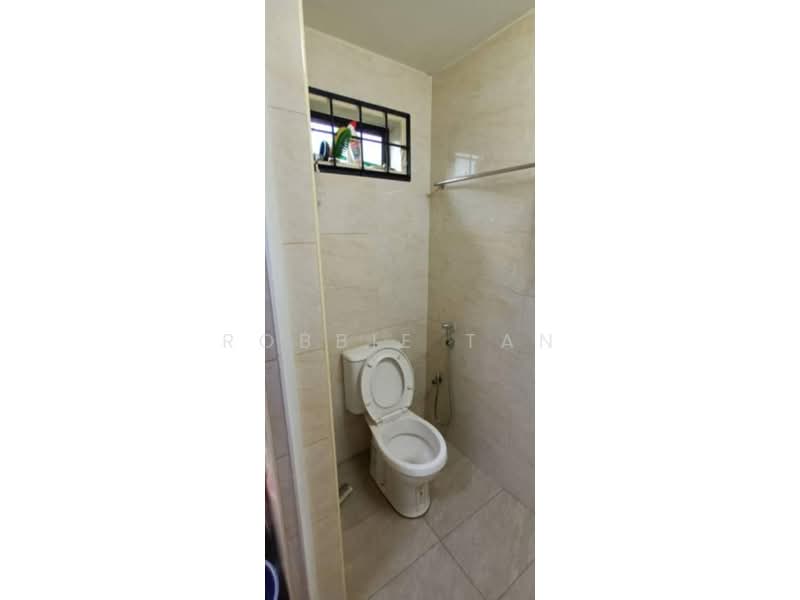 Kedai untuk Disewa di Taman Daya (Johor Bahru) - Robbie Tan - Bathroom - PropertyGuru.com.my