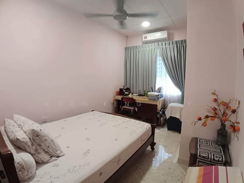 Rumah Teres 1 Tingkat untuk Dijual di Taman Johor Jaya (Johor Bahru) - Coco Feng Lily - Bedroom - PropertyGuru.com.my