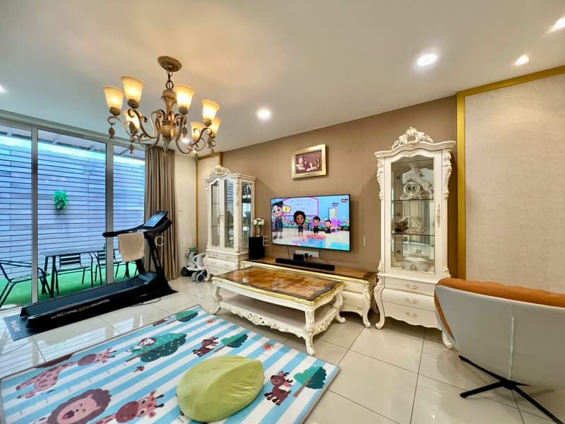 2-storey Terraced House for Sale in Taman Mount Austin (Tebrau) - Chloe Chin - Living Room - PropertyGuru.com.my