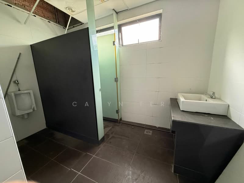 Factory for Rent in Pasir Gudang (Johor) - Caryn Ter - Bathroom - PropertyGuru.com.my