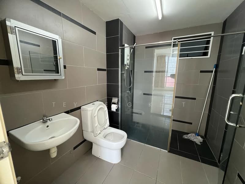 Kondominium untuk Dijual di The Z Residence - Tey Beng Keat - Bathroom - PropertyGuru.com.my