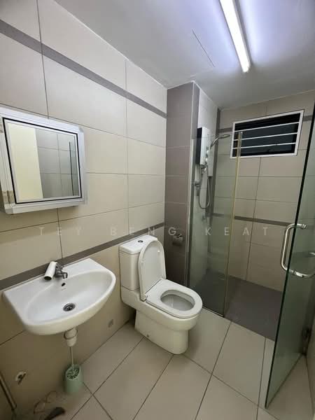 Kondominium untuk Dijual di The Z Residence - Tey Beng Keat - Bathroom - PropertyGuru.com.my
