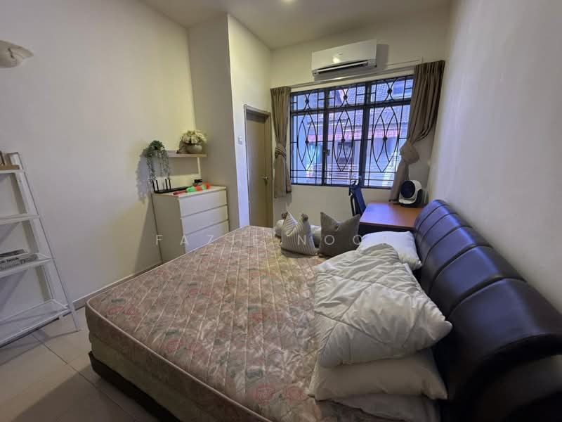 2-storey Terraced House for Sale in Seksyen 7 (Bangi) - Fazie Noor - Bedroom - PropertyGuru.com.my
