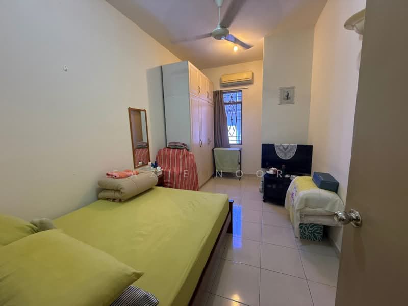 2-storey Terraced House for Sale in Seksyen 7 (Bangi) - Fazie Noor - Bedroom - PropertyGuru.com.my