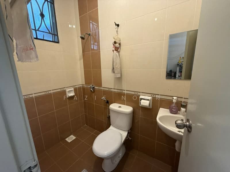 2-storey Terraced House for Sale in Seksyen 7 (Bangi) - Fazie Noor - Bathroom - PropertyGuru.com.my