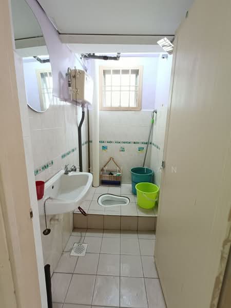 Rumah Flat untuk Dijual di Sri Intan - Evelyn Tan - Bathroom - PropertyGuru.com.my