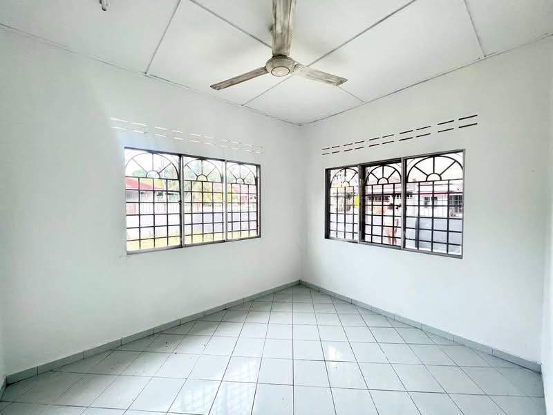 Rumah Teres 1 Tingkat untuk Dijual di Bandar Rinching Seksyen 4 (Semenyih) - Ahmad Muslim - PropertyGuru.com.my