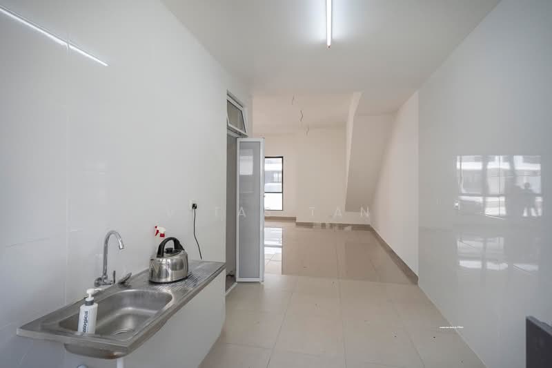 Townhouse for Sale in Eco Ardence (Setia Alam) - Vitas Tan - Kitchen - PropertyGuru.com.my