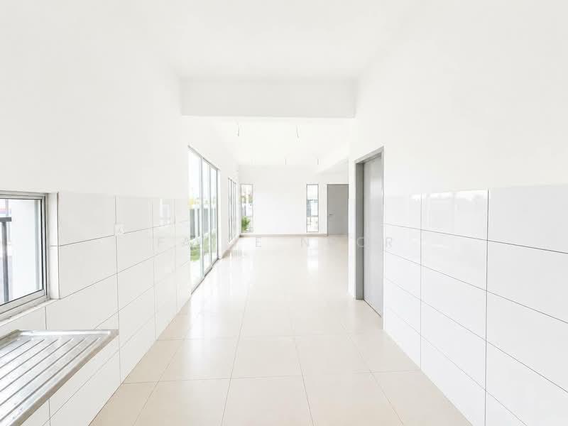 2-storey Terraced House for Sale in Sungai Buloh (Selangor) - Fazie Noor - Corridor - PropertyGuru.com.my