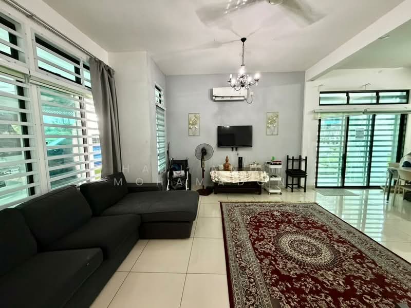 Rumah Teres 2 Tingkat untuk Dijual di Taman Bukit Dahlia (Pasir Gudang) - Haji Andy Mohamadon - Living Room - PropertyGuru.com.my