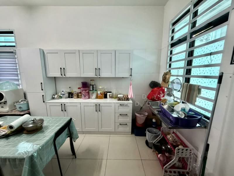 Rumah Teres 2 Tingkat untuk Dijual di Taman Bukit Dahlia (Pasir Gudang) - Haji Andy Mohamadon - Kitchen - PropertyGuru.com.my