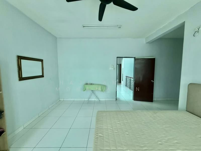Rumah Teres 2 Tingkat untuk Dijual di Taman Bukit Dahlia (Pasir Gudang) - Haji Andy Mohamadon - Bedroom - PropertyGuru.com.my